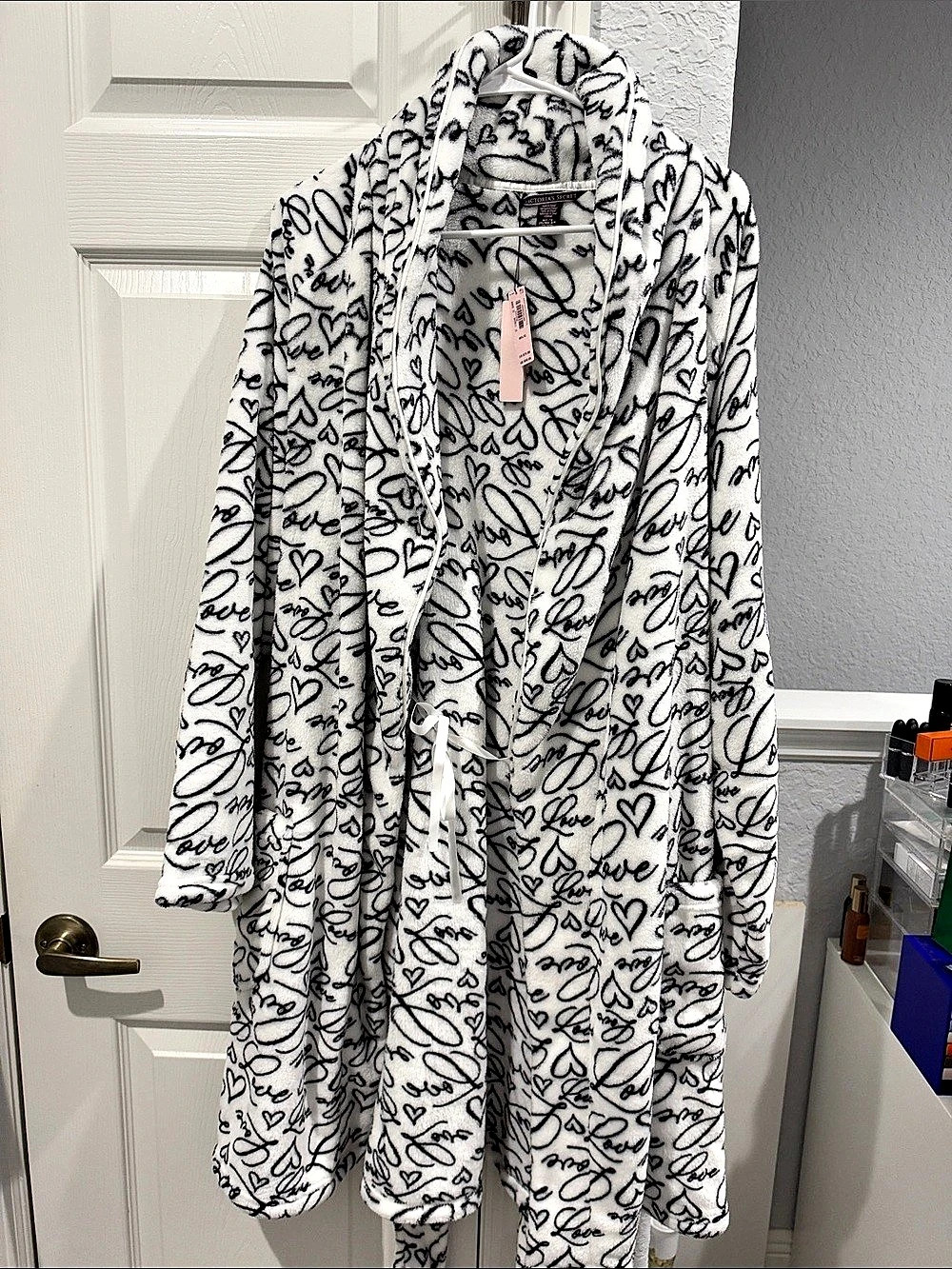 Victoria's Secret Cozy Plush Robe White & Black